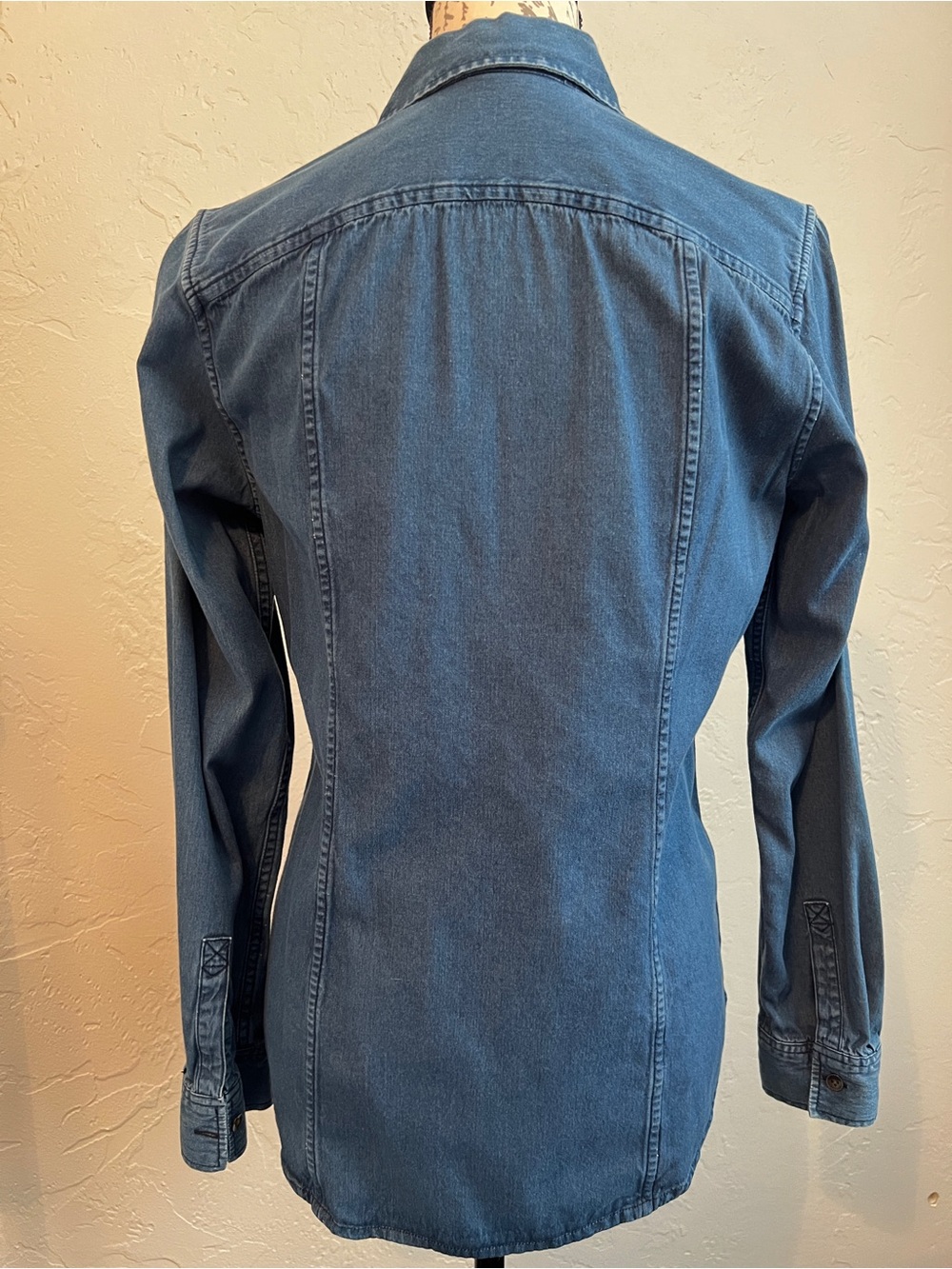 Eddie Bauer Women's Blue Denim Button-Up Shirt - Vintage-Inspired Casual - Picture 2 of 3